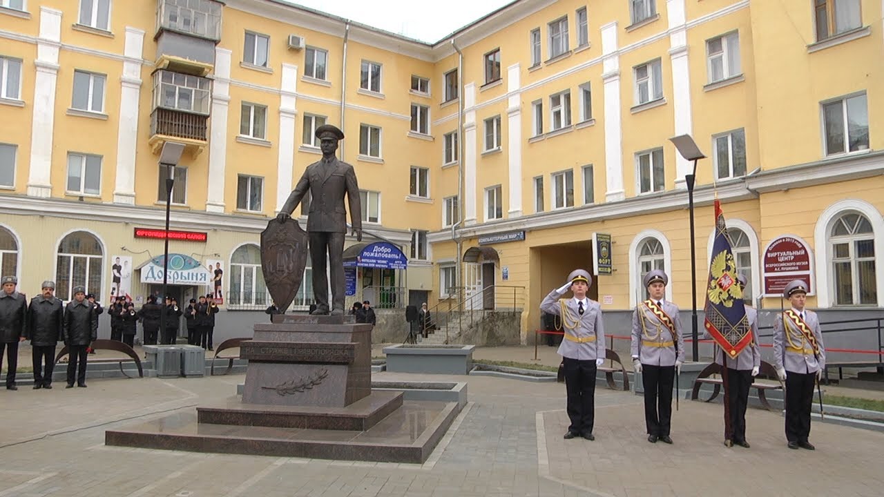 НА СТРАЖЕ ПОРЯДКА