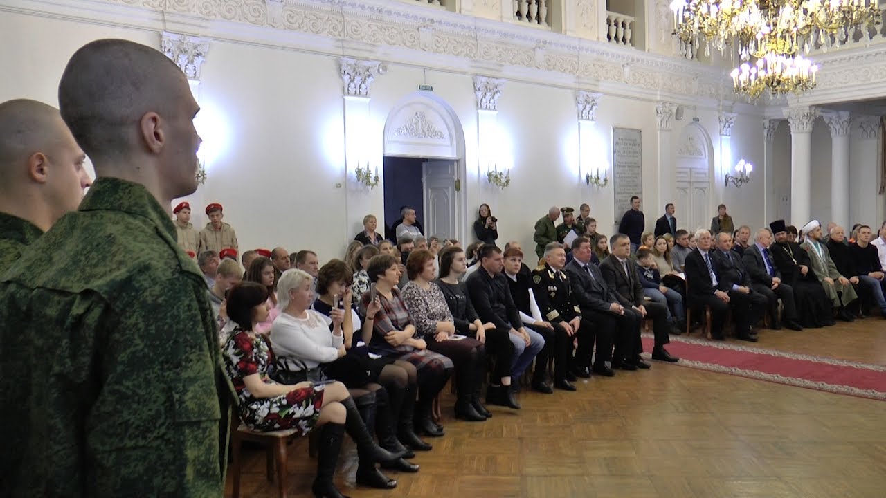 НА СЛУЖБУ В КРЕМЛЬ