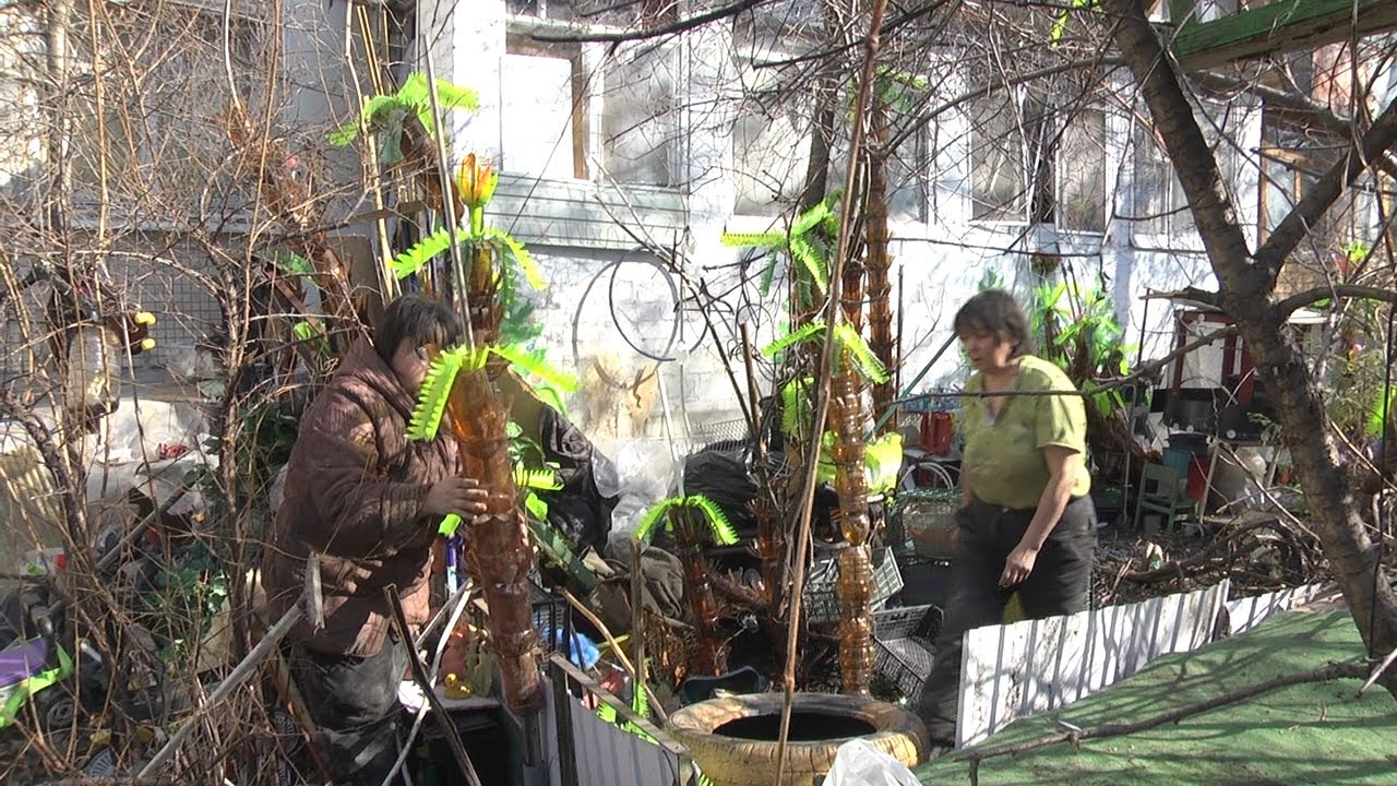 МУСОР — НАШЕ ВСЁ! СТРОИТЕЛЬНИЦА «ХЛАМОВОГО ХРАМА» С ВИЛАМИ КИДАЕТСЯ НА ЛЮДЕЙ