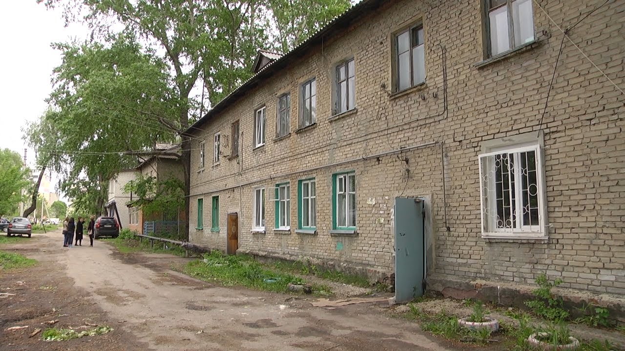 «НАМ ЗАТЫКАЮТ РОТ» — ЖИТЕЛИ АВАРИЙНЫХ ДОМОВ ОБ АВАРИЙНОЙ СУДЬБЕ
