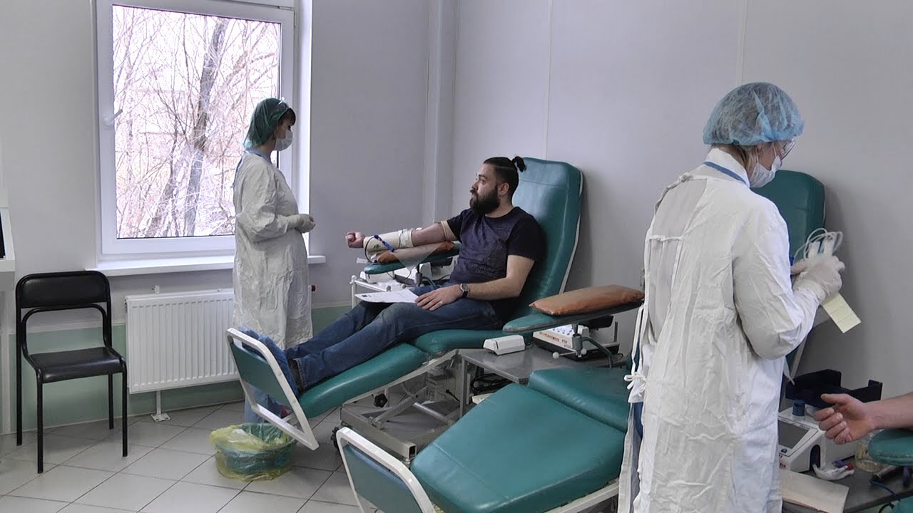 НИ КАПЛИ НЕ ЖАЛКО. ЖУРНАЛИСТЫ СДАЛИ КРОВЬ