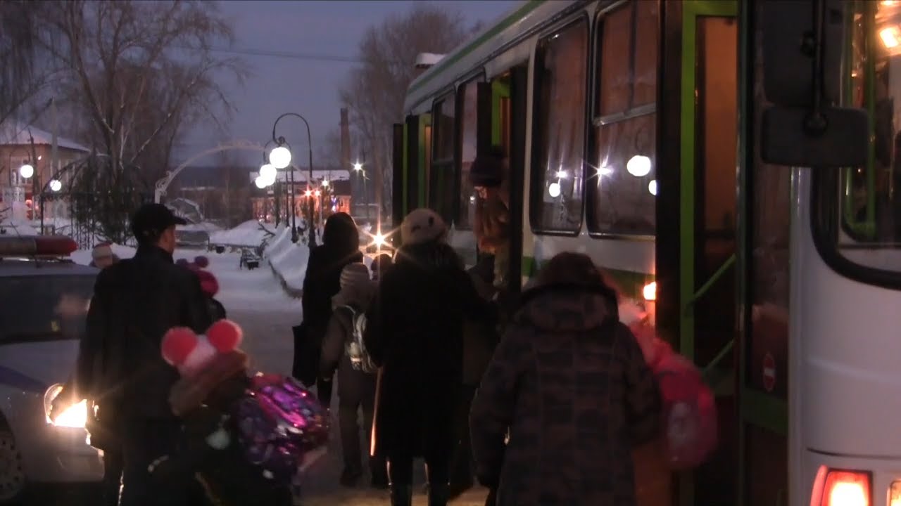 БЕЗОПАСНОСТЬ НА НУЛЕ: ПОЧТИ 100 ДЕТЕЙ В ОДНОМ АВТОБУСЕ