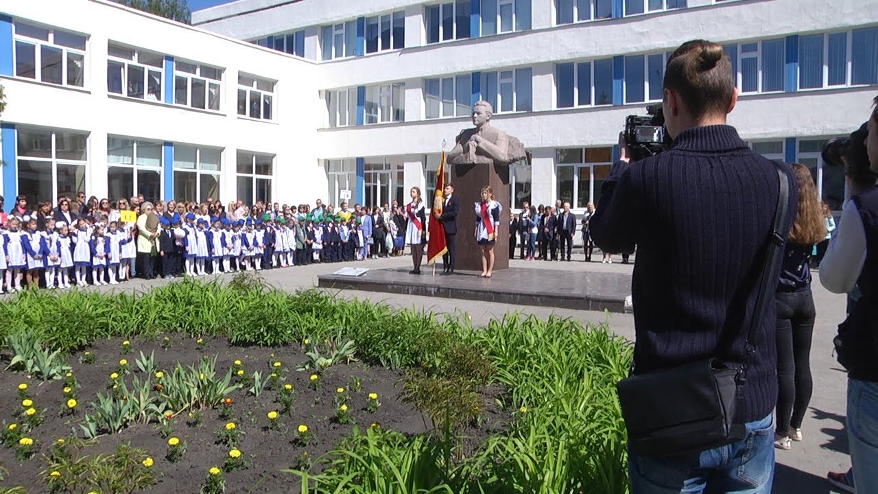 Звонок во взрослую жизнь: выпускники-2019 прощаются со школой