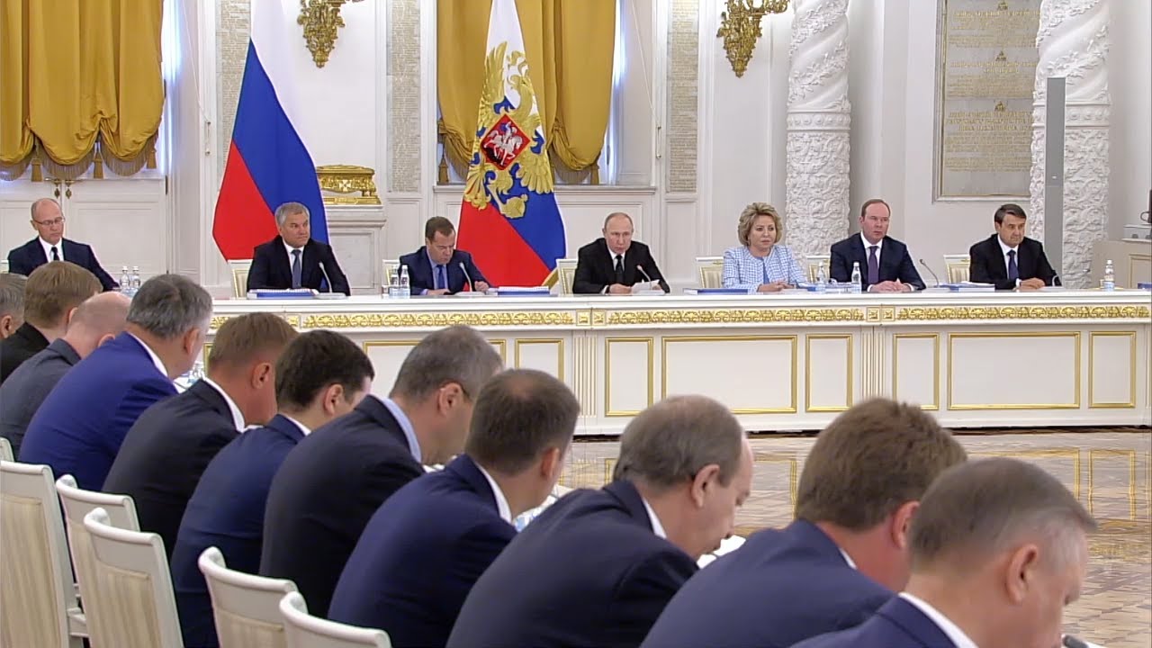 Путин раздал поручения по нацпроекту «Безопасные и качественные дороги»