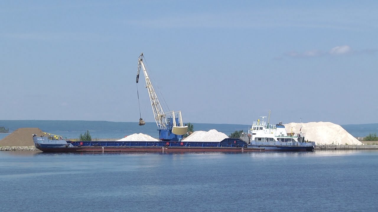 В акватории Ульяновска разгрузился «Линкор»