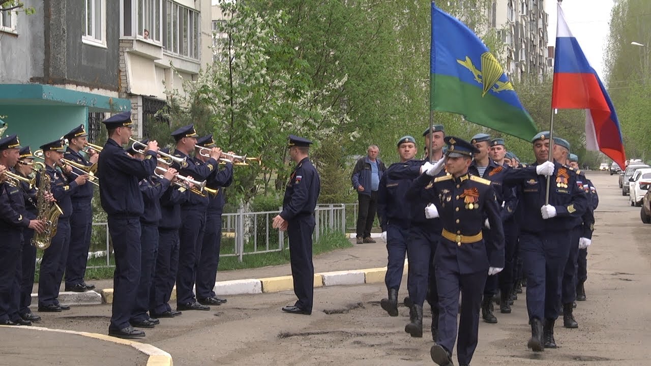 Персональный парад. Марш во дворах ветеранов