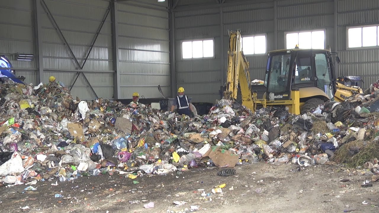 Восемь миллиардов в мусор