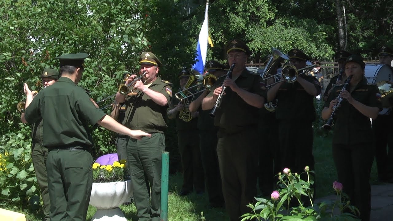 Персональный минипарад для ветерана