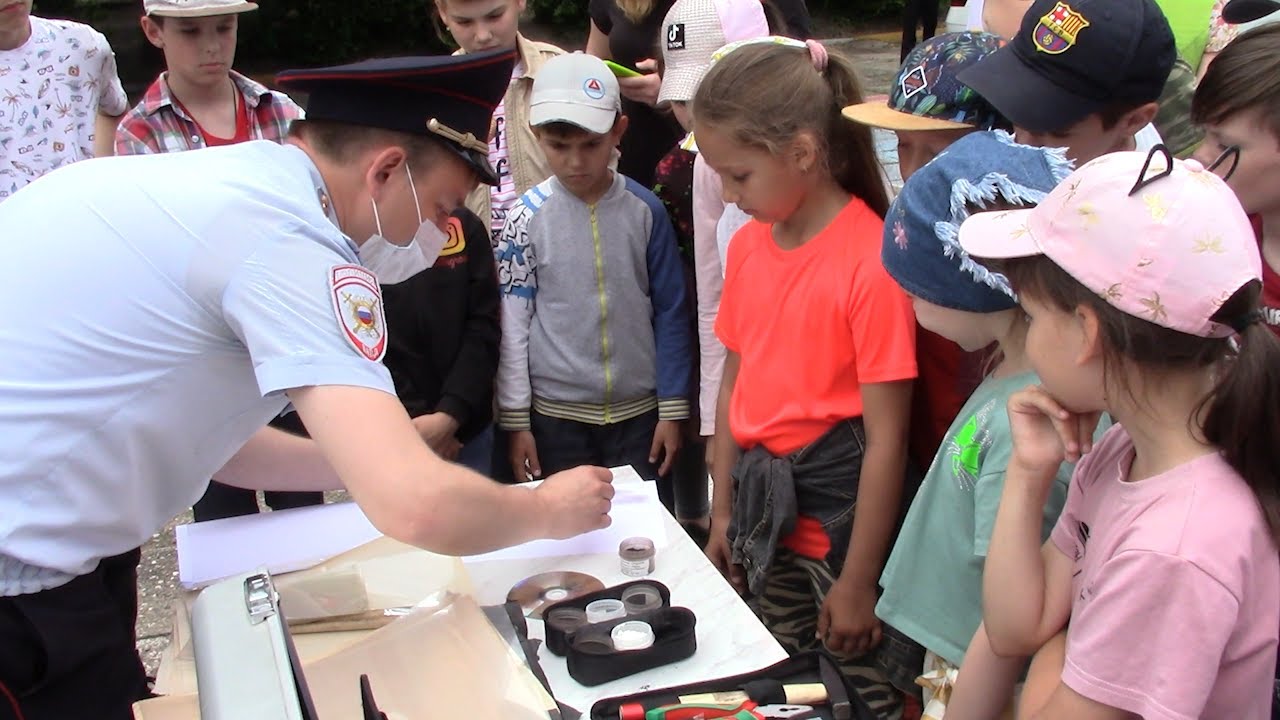В Ульяновске детям в пришкольных лагерях рассказали про работу криминалистов и полицейских