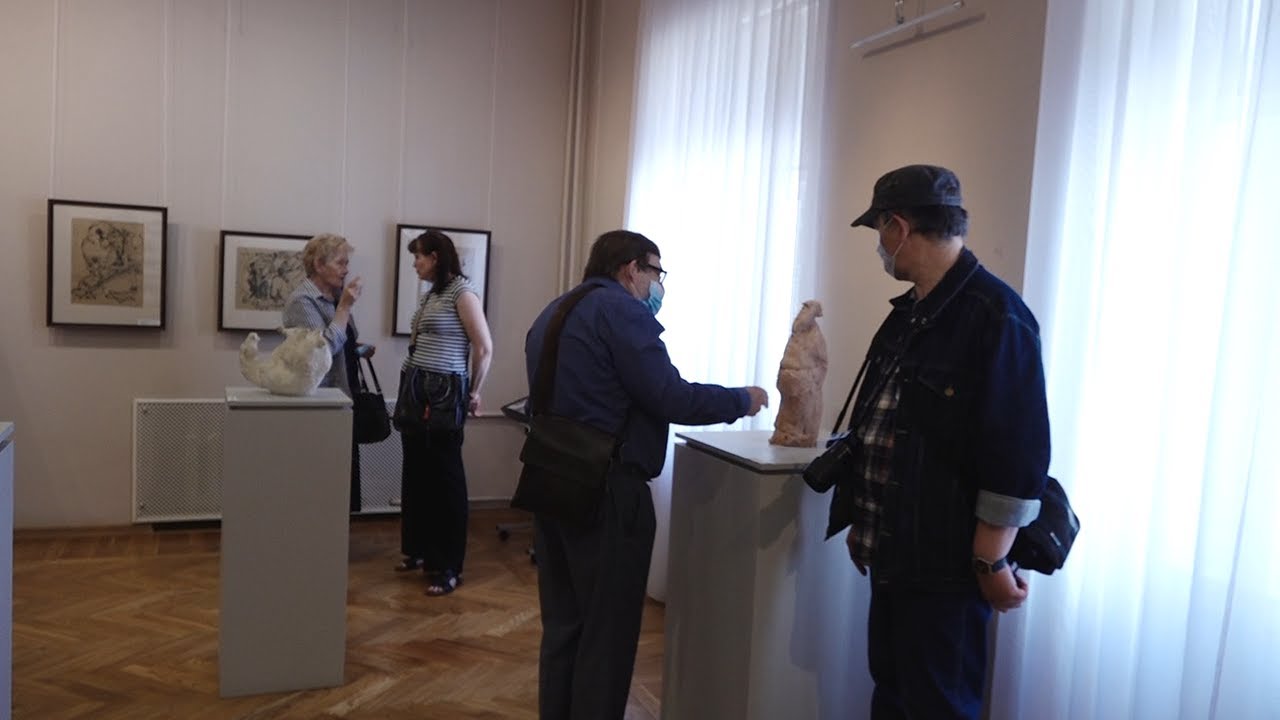 Лошадь на двух ногах. В Ульяновске открылась выставка скульптора Василия Шеломова