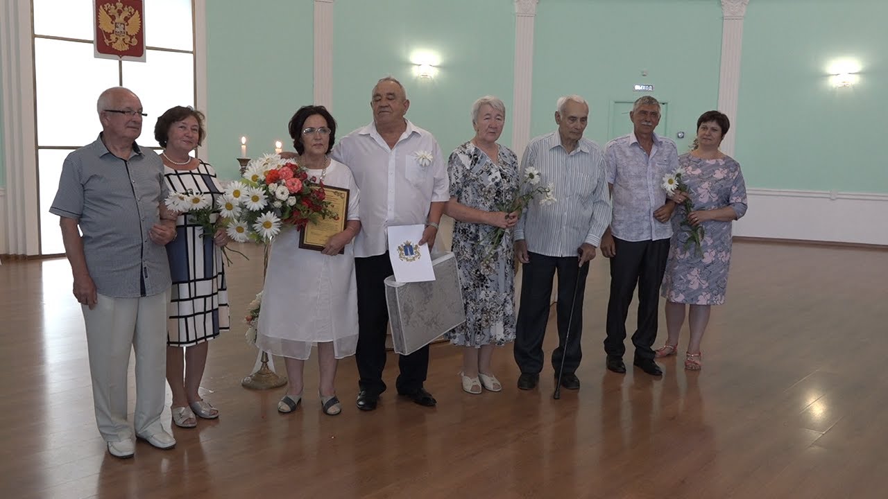В Ульяновске зарегистрировали «золотой» брак и поздравили женщин, родивших детей в День России