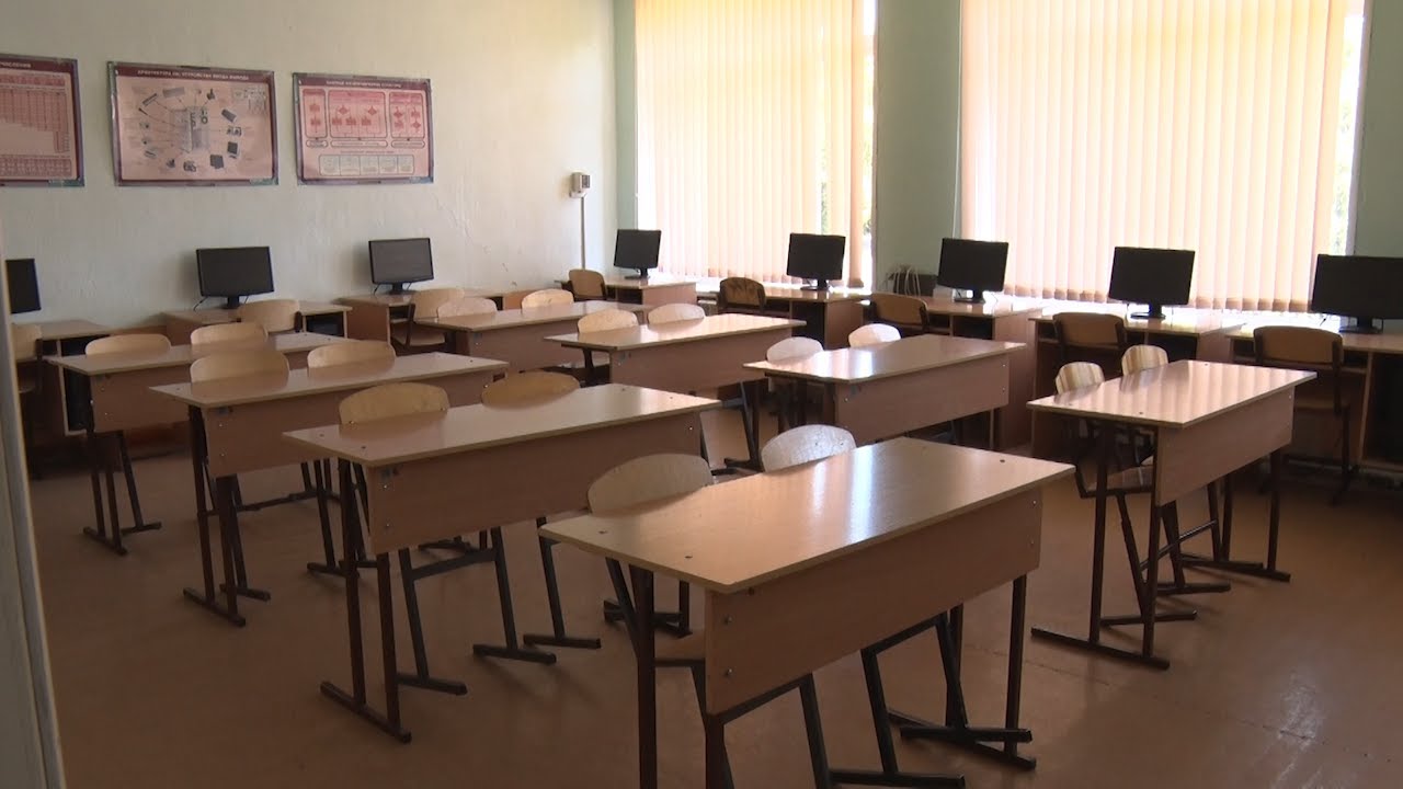 Половина всех выпускников—высокобальники. Все 100—заработали 40 выпускников. 200—две выпускницы