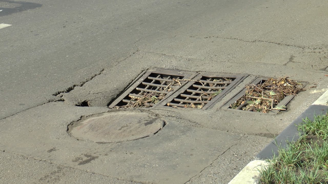 Поехали! Нет, поплыли…Накануне непогода обрушилась на Ульяновск: потоп и сломанные деревья