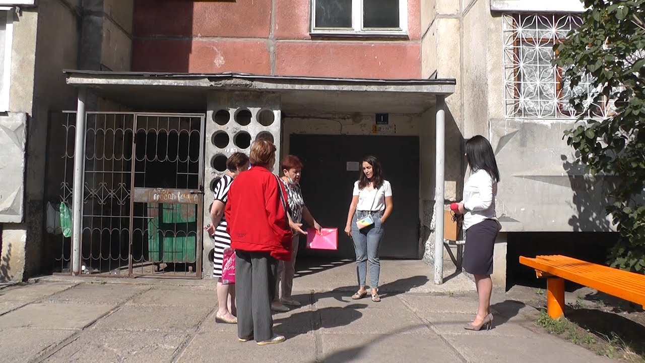 Несколько лет жильцы девятиэтажного дома в Димитровграде терпят зловоние канализации в квартирах