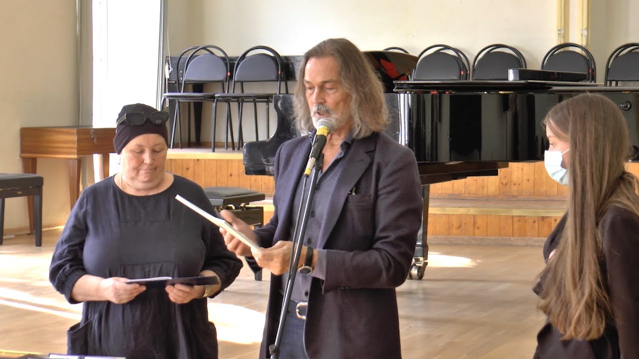 Никас Сафронов — декан факультета культуры и искусства