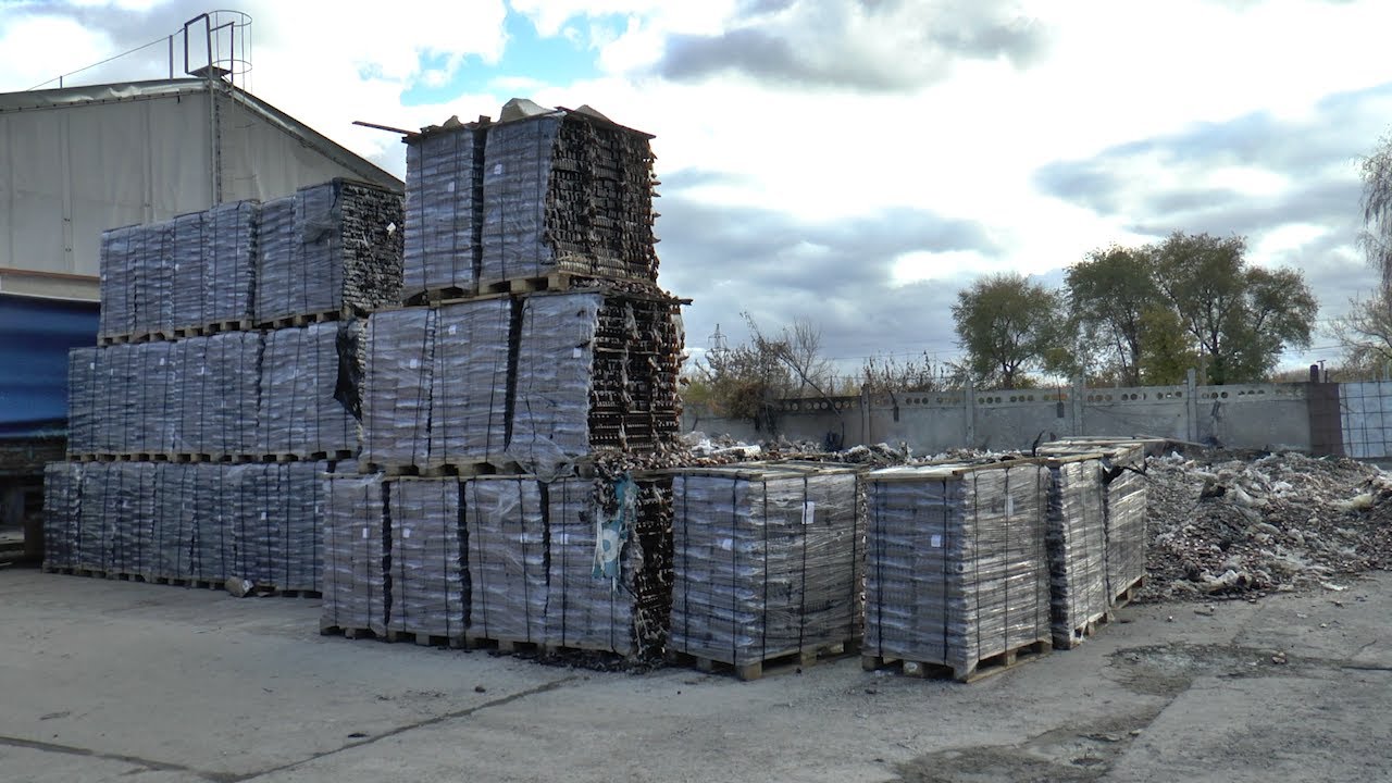 У Гиппократа и у «Остров джус» учредители разные. Одни продают тару для фанфуриков, другие — покупают