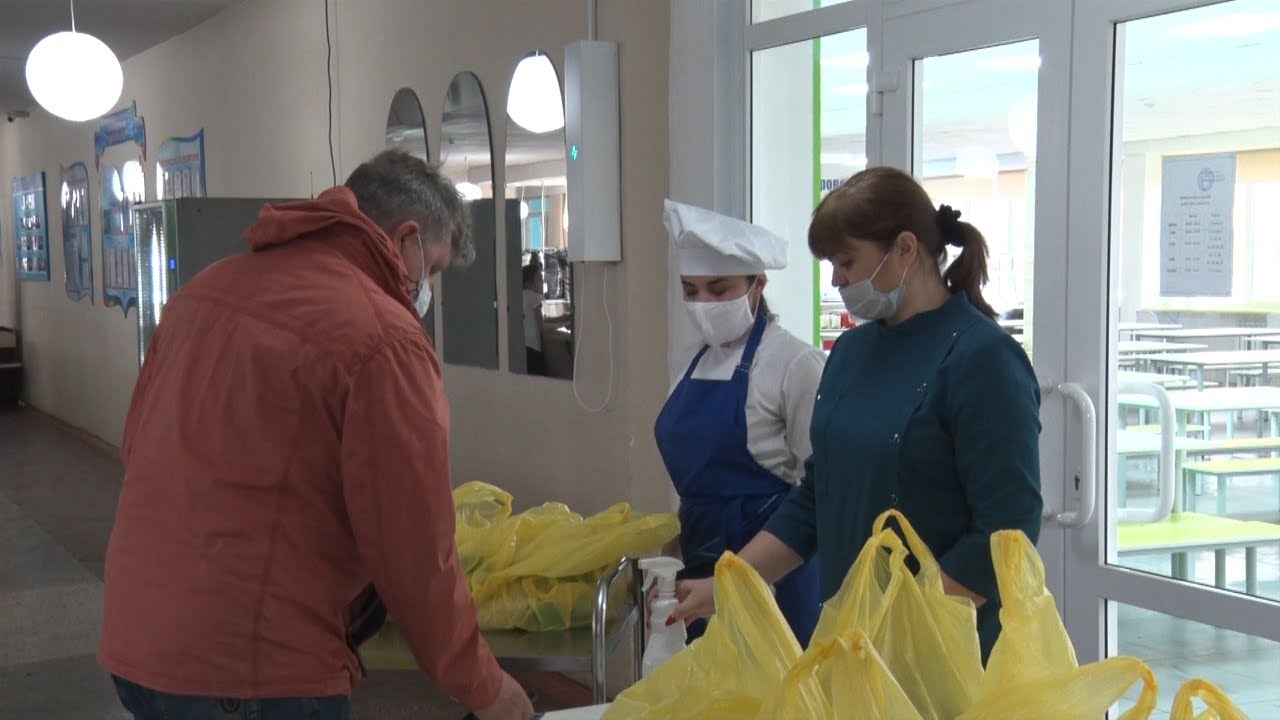 Дистанционное питание для школьников. Что входит во вкусный паек и кто на него имеет право?