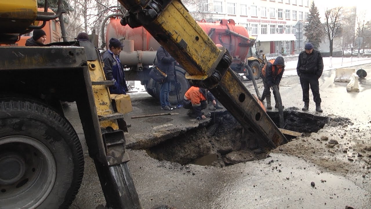 Власти и жители центра Ульяновска остались без воды. Чем удивил ноябрьский порыв ремонтников?