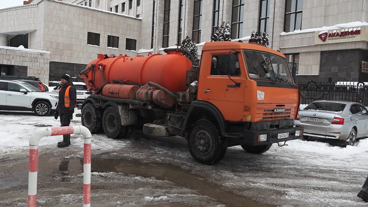 Центральная лужа. Ульяновцы приняли воду на улице Гончарова за реагенты