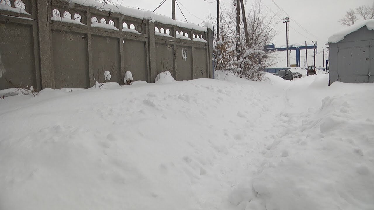Ни проехать ни пройти. Ульяновские коммунальщики продолжают вести неравный бой со снегом