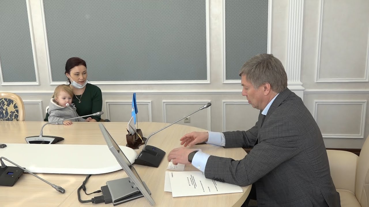 Ответы — лично. Продолжается практика личных приёмов губернатора Ульяновской области Алексея Русских
