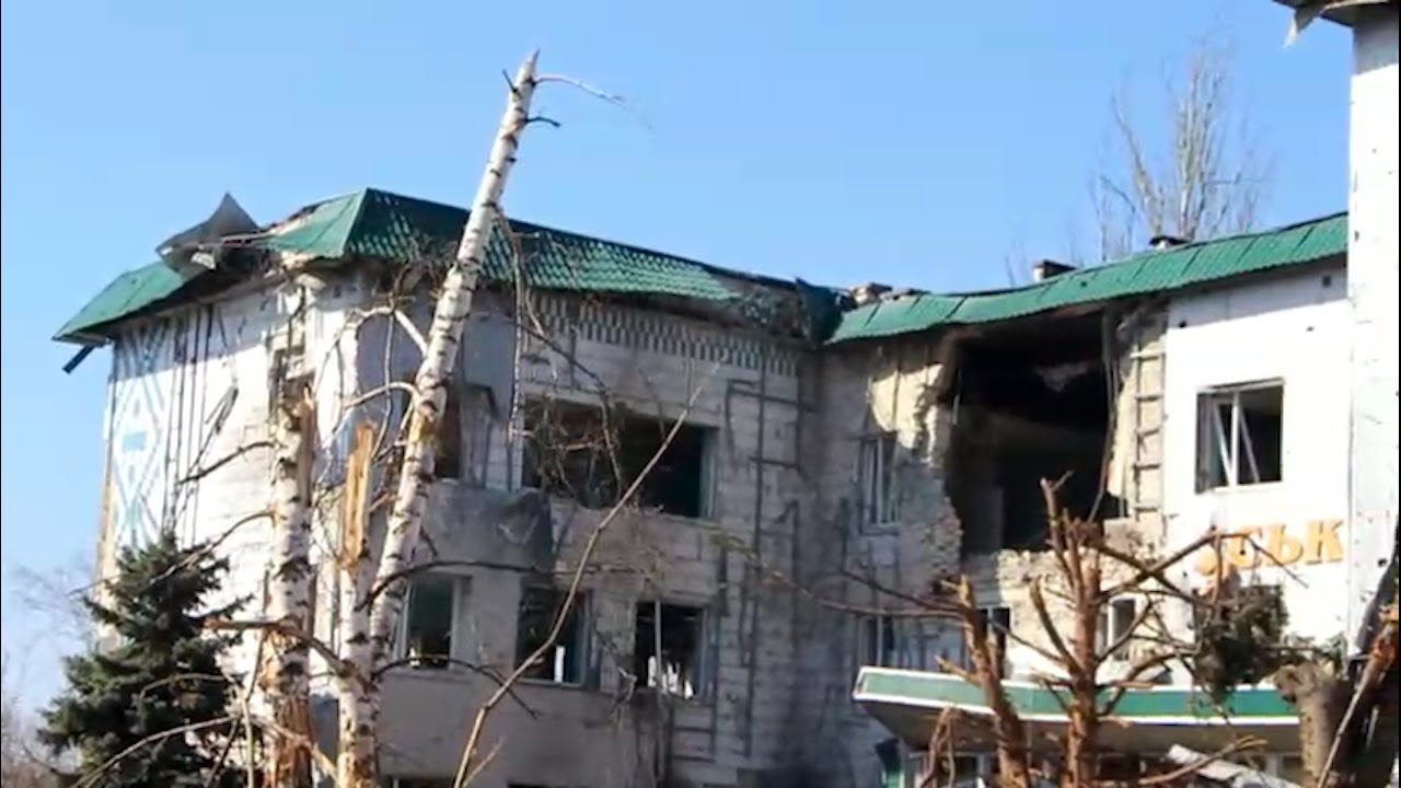 Видео из Волновахи. В противостоянии с российскими войсками ВСУ и нацбаты не считают мирные жизни