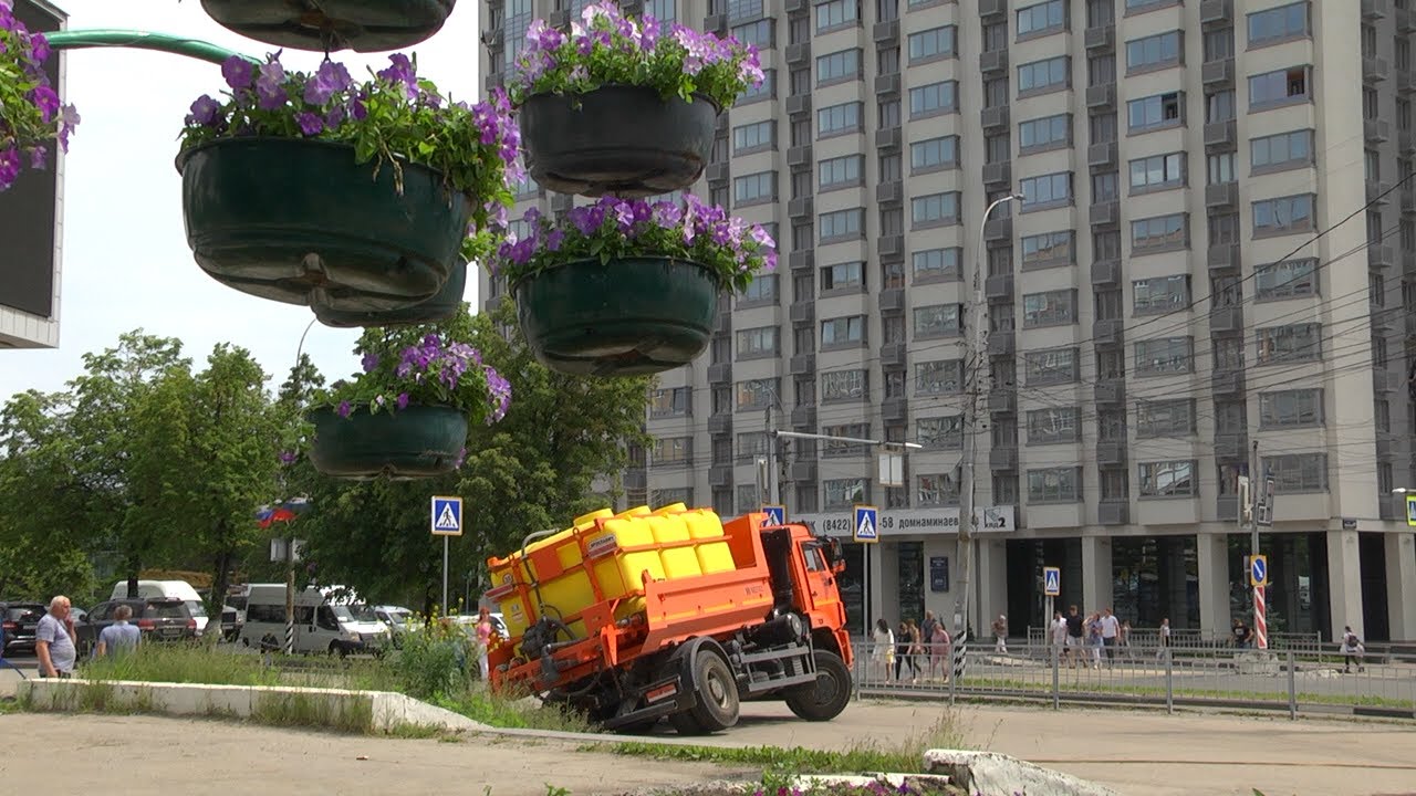 День происшествий. В центре Ульяновска под землю провалился водовоз и наехали на пешехода