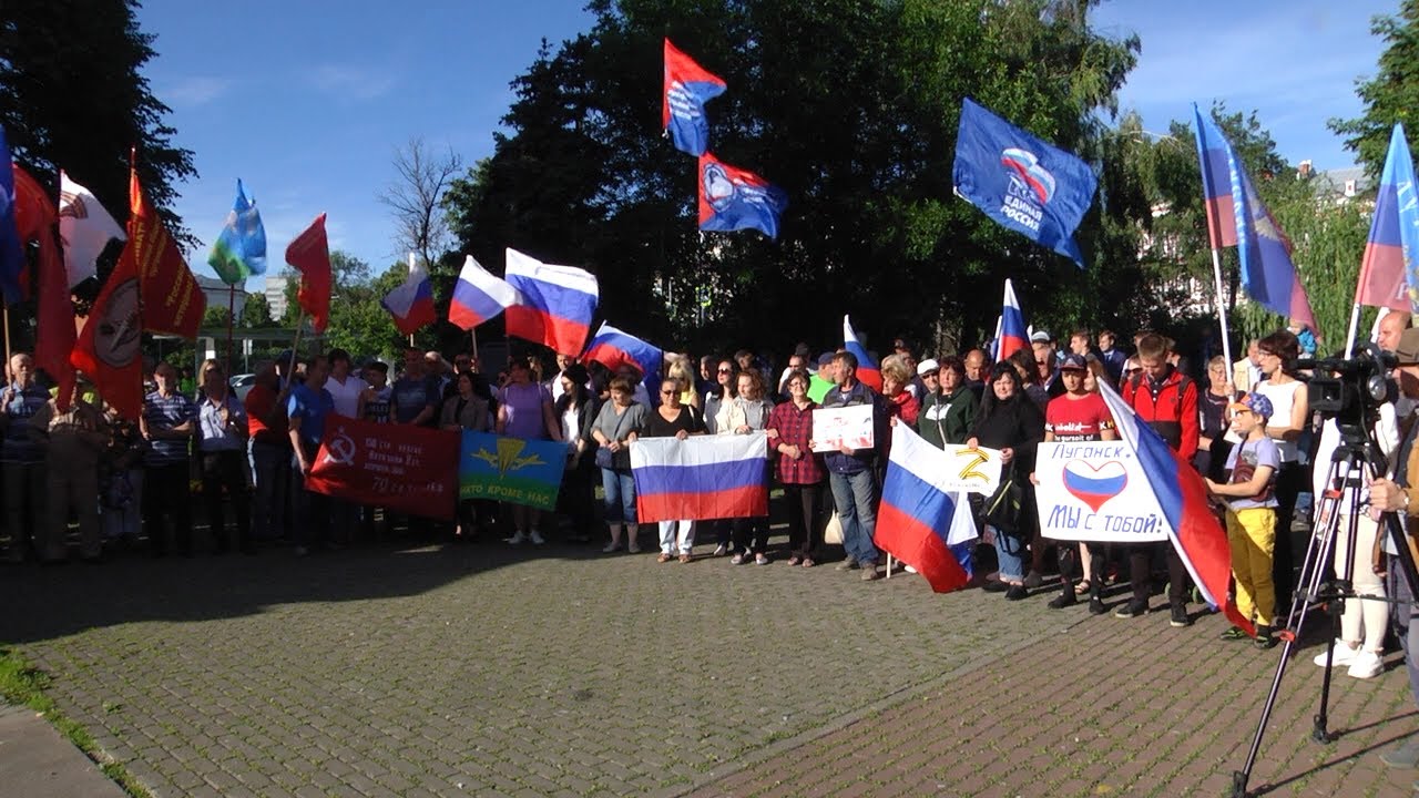 Свободная республика. В ульяновском сквере в честь освобождения ЛНР состоялся митинг