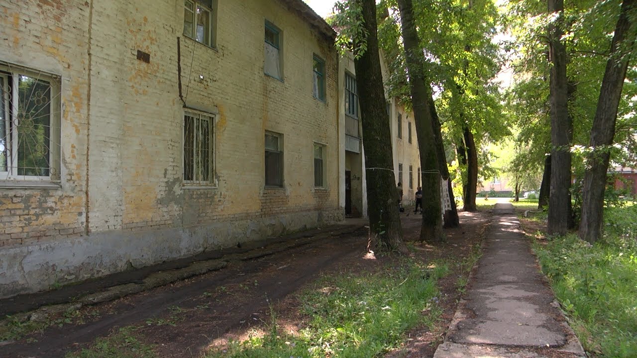 Потолок падает на головы, а стены расползаются. Доживут ли жильцы дома на Герасимова до капремонта?
