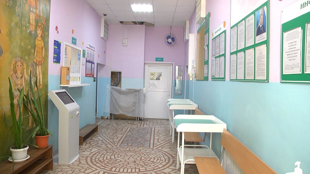 Челночный бег родителей с детьми отменяется. В Ульяновске воссоединяется первая поликлиника