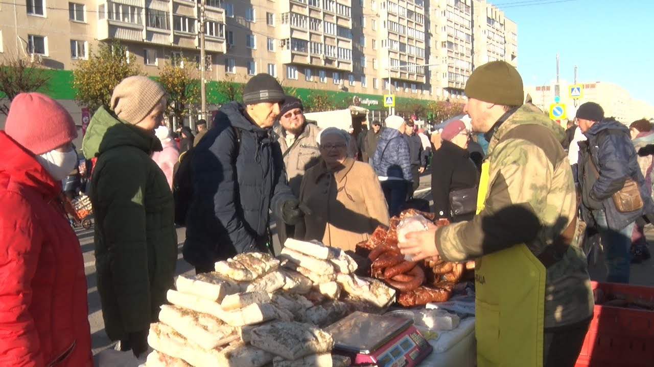 Сало с хлебом и зеленым луком. Ульяновская ярмарка широкий ассортимент и доступные цены