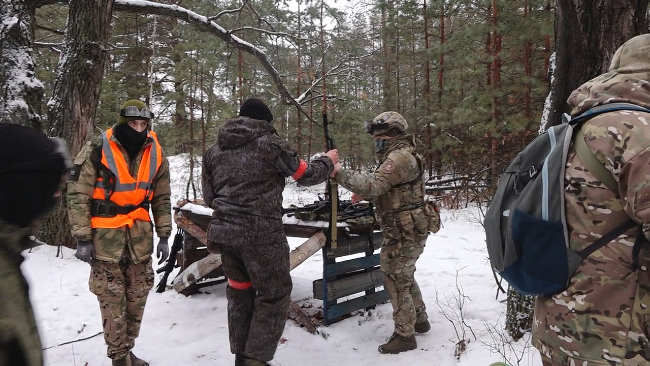 Увеличить шансы на выживание в бою. Чему учат на курсах начальной военной  подготовки в Ульяновске? — Репортер