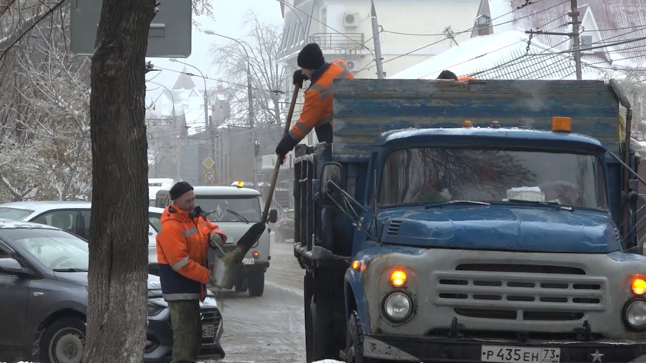 Ульяновск борется со льдом. Горадминистрация: последствия ледяного дождя устраняют в полную силу