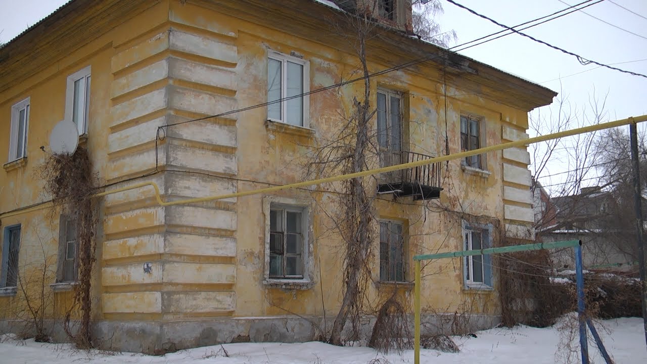 Трещины с обвалами. Жители дома по улице Фрунзе опасаются разрушения двухэтажки