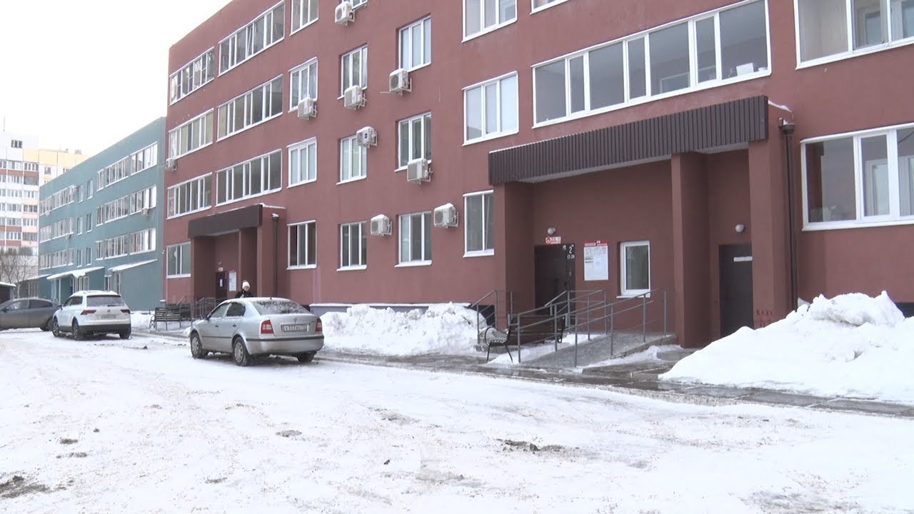 Снег и глыбы льда. Управляющие компании Ульяновска могут лишить лицензий за неочищенные дворы