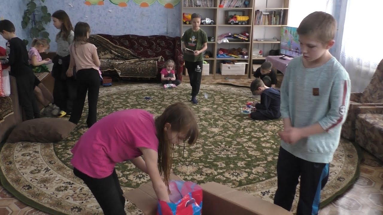 Помощь всем. Волонтеры из Димитровграда доставили подарки для детей в ЛНР и посылки для бойцов СВО
