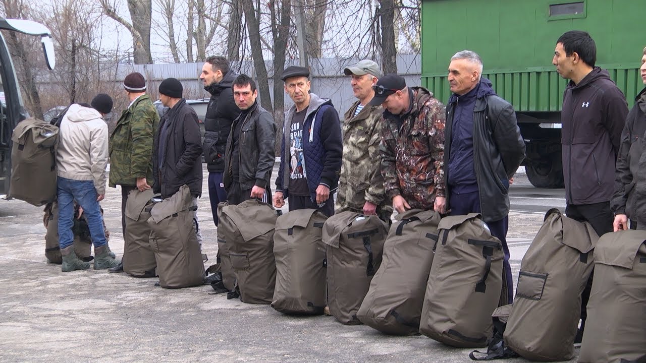 За Россию, за правду. Ульяновские добровольцы уехали на подготовку перед отправкой в зону СВО