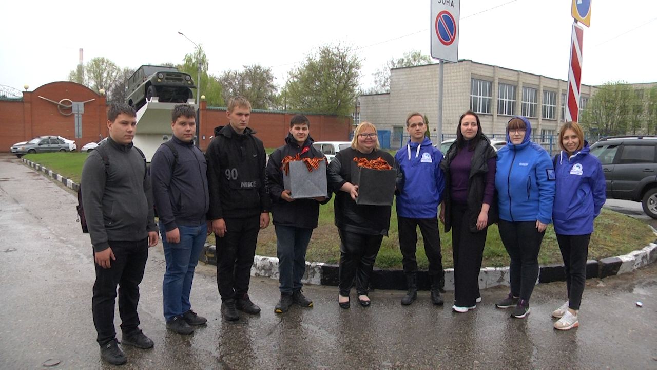 Крепить у сердца. Ульяновцам в преддверии Дня Победы раздадут более 30  тысяч георгиевских ленточек — Репортер