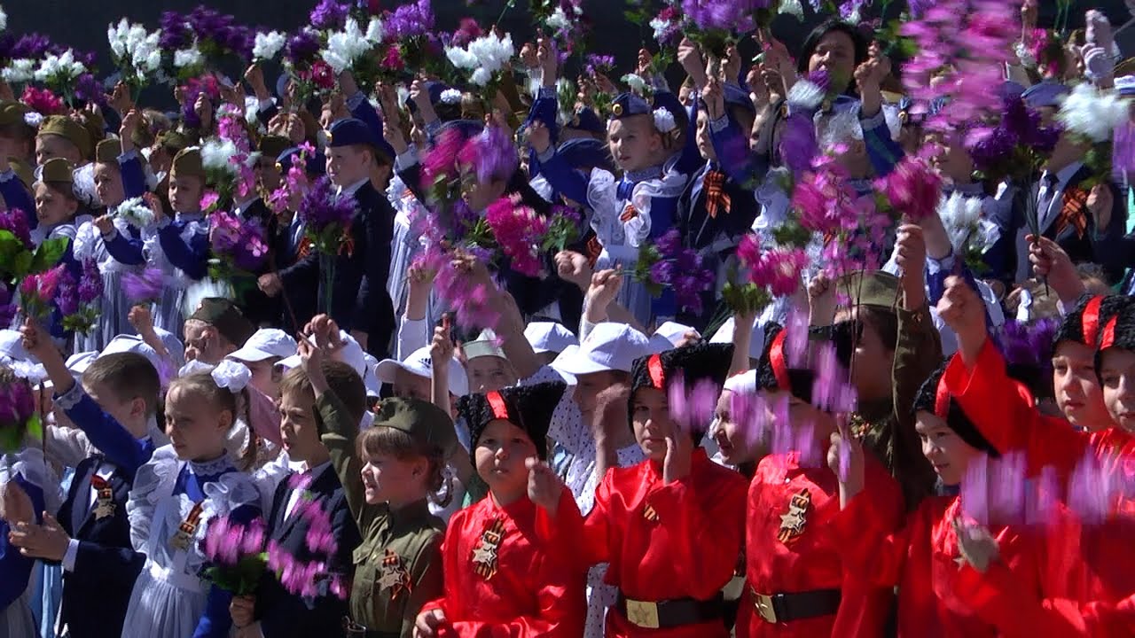 Дети о Победе. Владимирский сад полон звуков: знаменитые военные песни прозвучали в Ульяновске