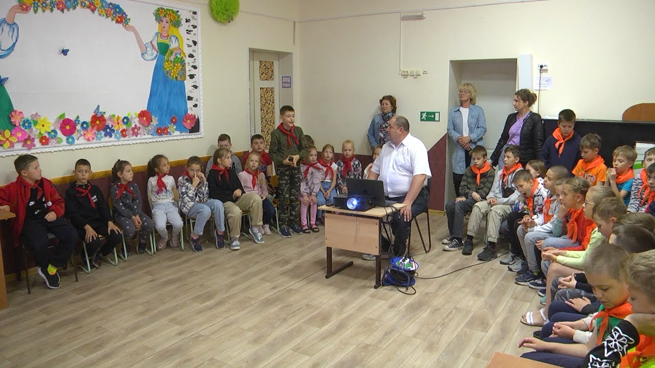 Не сбиться с виртуального пути. В Ульяновске детей и пожилых людей погружают в цифровой мир