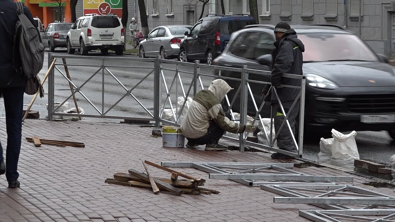 Город за решёткой. В центре Ульяновска начали появляться неприглядные оцинкованные ограды