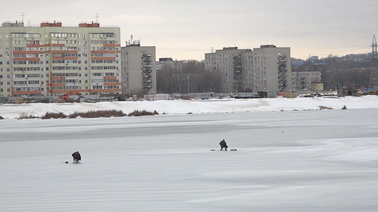 Неравномерное промерзание: ульяновские рыбаки рискуют оказаться под толщей тонкого льда