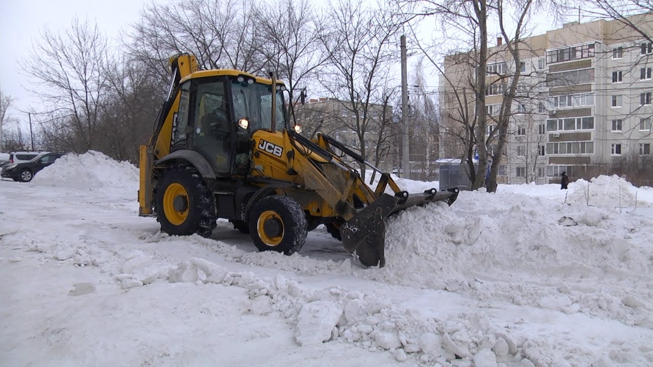 Снег заблокировал ульяновские дворы: справляются ли управляющие компании с последствиями непогоды?
