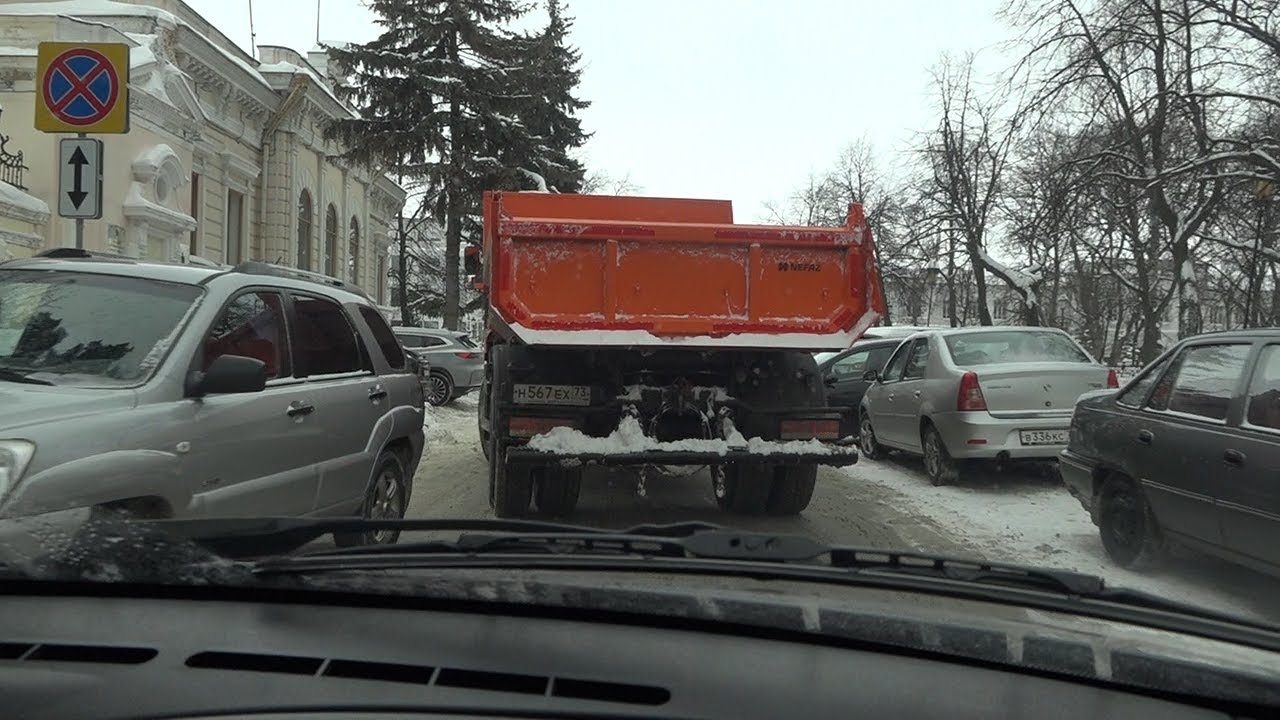 Снежный городок: сугробы атаковали улицы Ульяновска